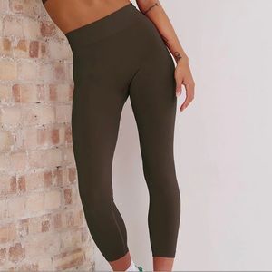 Meggan Grubb (Kirkland now) Bluee Desert Kahki 7/8 Seamless Legging